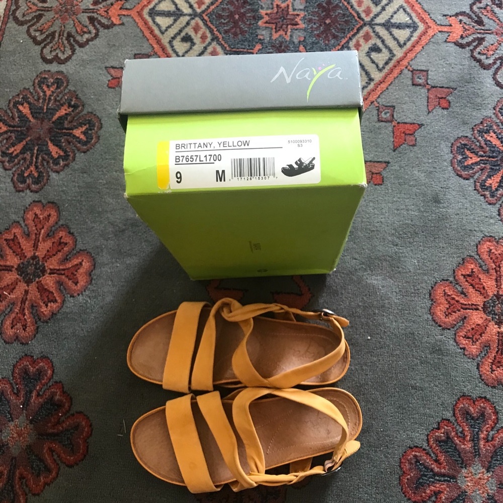 Naya soft suede sandals size 9